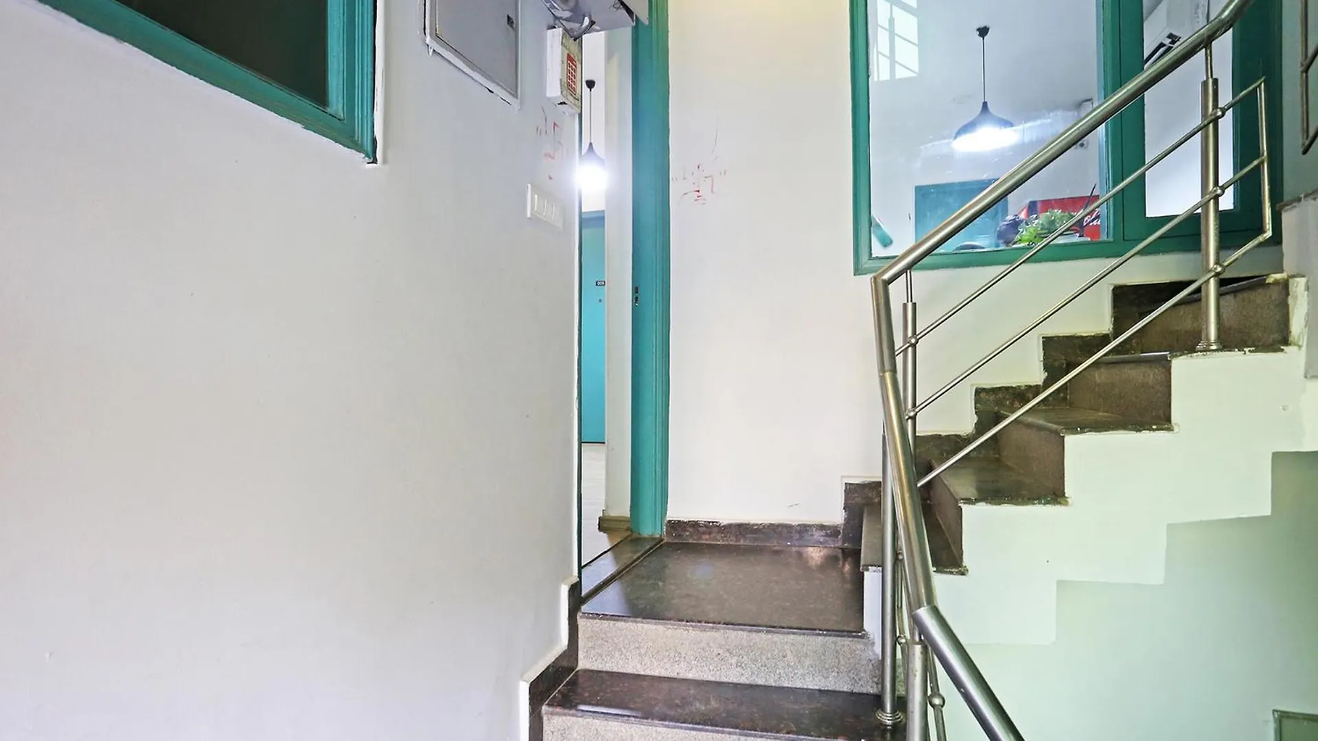 Hotel Fabhotel The Runner Gurgaon